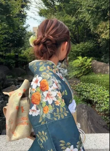 衣服非常漂亮，推荐的款式也很好，而且他们非常乐于助人。| 浅草和服租赁 花之福